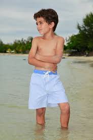 Résultat de recherche d'images pour "garçon maillot de bain"
