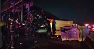 Tráiler vuelca y se incendia en la Chamapa-Lechería: ¿Está cerrada la circulación en la autopista?