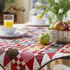 Résultat de recherche d'images pour "oval quilted table toppers"