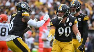 Micah Parsons on the field displaying his athletic prowess