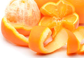 Image result for No tires las cáscaras de plátano y naranja nunca