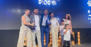 Costas y Maravilla Martínez Brillan en Premios Alumni: ¡Racing de Fiesta!