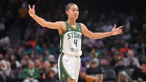 Skylar Diggins and Natisha Hiedeman End Feud at WNBA All-Star Weekend