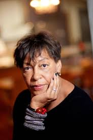 The influential but out-of-the-limelight artist Carrie Mae Weems had received a prestigious fellowship at the American Academy in Rome, and not only was she ... - elle-03-carrie-rae-de-mdn