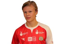Forma Noruega gigante con futbol para todos