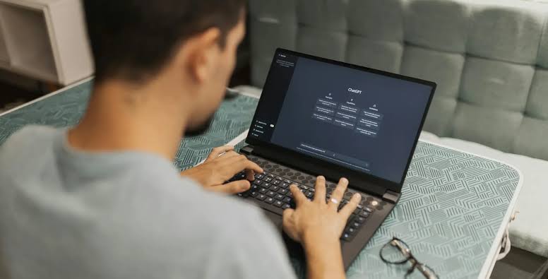Nearly 1 in 3 Canadian renters use AI to apartment hunt; 72.6% find tools helpful, says survey