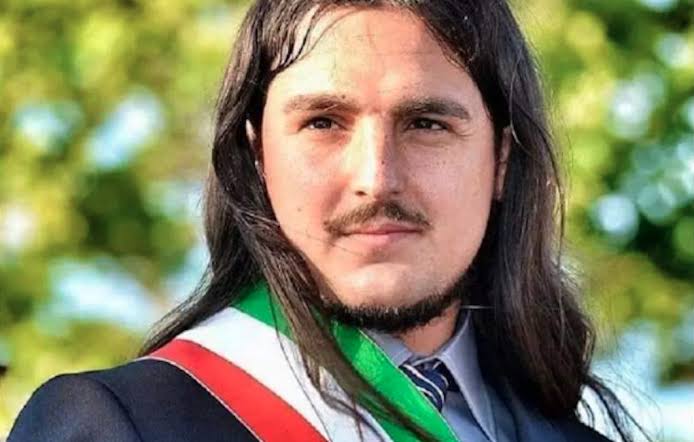 Bacoli, approvato il salario minimo: «9 euro l'ora, battaglia di civiltà» -  Il Quotidiano del Sud