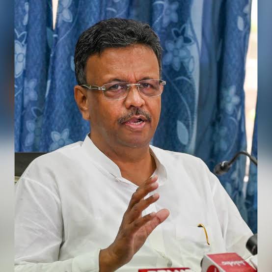 KMC: পুরসভাকে লক্ষ টাকা জরিমানা আদালতের, পাল্টা কি বললেন মেয়র? 