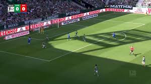 Relembre o toque de classe de Šulc, meia da República Tcheca, na vitória do Lyon contra o Nantes