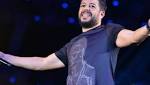 بالفيديو| حماقي يغني مع جمهوره
