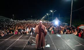 Show histórico de Frei Gilson atrai cerca de 100 mil pessoas à Navegantes