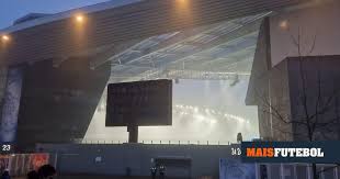 Está assim o Estádio do Dragão para já