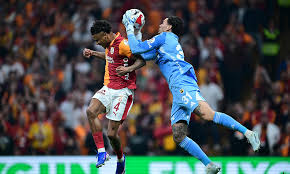 Derbide olay! Ederson kırmızı kartla atıldı, Yasin Kol ile gerilim yaşadı