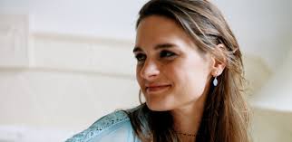 “The only thing that matters is the song,” says singer-songwriter Madeleine Peyroux. That conviction, along with a one-of-a-kind voice, has carried the jazz ... - 2013-08-04-Madeleine-Peyroux1