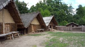 Résultat de recherche d'images pour "medieval village"