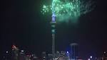 Year fireworks light Zealand skyline