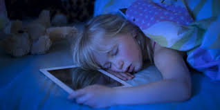 Hasil gambar untuk Bahaya Ponsel Saat Dibawa Tidur