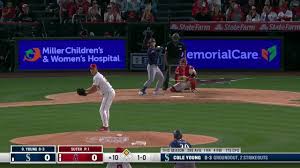 Mariners Beat Angels in Extra Innings After Pitching Duel