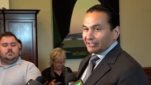 Video: Manitoba Premier Wab Kinew reluctantly open to lifting U.S. alcohol ban