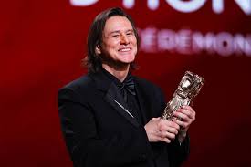 Jim Carrey surpreende plateia ao discursar em francês durante o César 2026: 'Estou aprendendo'