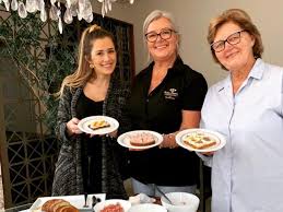 ‘Mãe, isso eu aprendi contigo’: avó, filha e neta ampliam legado na gastronomia em SC