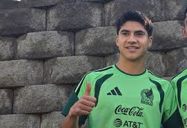 El centrocampista Obed Vargas podría ser titular ante el Barcelona