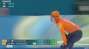 LIVESTREAM: Mathias Vosté zet matige tijd neer op de 1.500 meter, wie is opgewassen tegen Jordan Stolz?