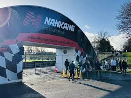 Castle Combe Christmas Market Fails to Deliver Festive Cheer, Drawing Comparisons to 'Willy Wonka Disaster'