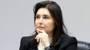 Entre a lealdade a Lula e a história com o MDB: o dilema de Simone Tebet
