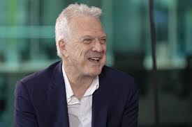 Pedro Bial, que volta hoje com programa, diz que prefere seu 'cafofinho' ao 'BBB' e que Fernanda Torres 'dá um baile' em qualquer entrevistador: 'QI à parte'