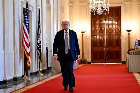 Trump acusa papa Leão 14 de colocar católicos em risco com sua posição sobre o Irã