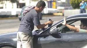 Resultado de imagen para personas limpiaparabrisas