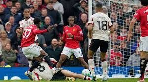 Fotball, Premier League: Manchester United holdt på å rote vekk seieren etter to gigantiske tabber