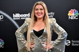 Kelly Clarkson Drops Major News on Social Media