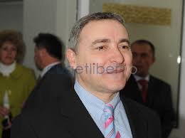 Ion Niculescu şi-a înaintat demisia, invocând „motive personale”. De asemenea, o dată cu el şi-au exprimat decizia de a ... - bd94b4b8b5969ad9545f2b889b61271a