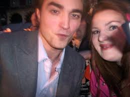 Robert Pattinson with Fan at Remember Me Premiere #19875 :). It is so amazing that so many fans got to meet and get a picture with Robert Pattinson last ... - RobertPattinsonMarch17th2010Lond-3