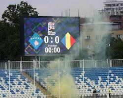 Imagine cu Fumigena galbena la un meci de fotbal
