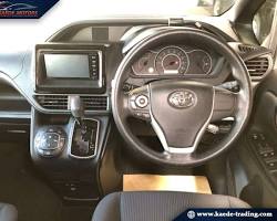 Toyota Noah spacious interiorの画像