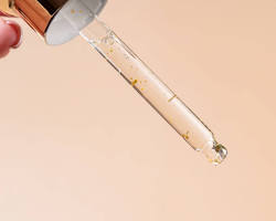 Gambar Serum vitamin C dengan pipet