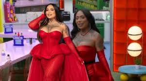Karina Torres con un vestido de Benito Santos en la Gran Final de La Casa de los Famosos México
