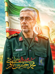عکسی از سردار باقری در حال زیارت حرم امام حسین (ع)