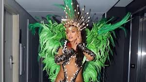 Musa do Império Serrano enaltece a potência feminina em estreia no Carnaval
