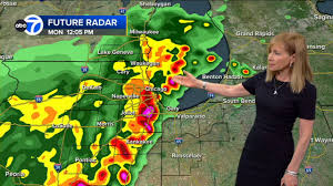 Chicago weather forecast: Line of potentially severe storms expected to move into area Monday morning
