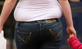 Resultado de imagem para gordinha com roupa apertada