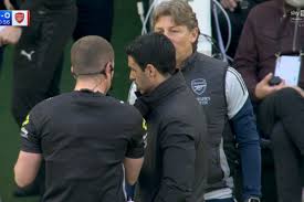 Arsenal vs Tottenham stopped as Gary Neville slams 'absolute shambles'