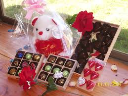 Resultado de imagen para imagenes de todo tipos de regalos peluches flores chocolates