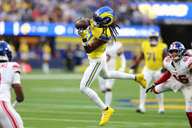 Commentary: Davante Adams' 195-yard masterpiece calms all of the 'freaking out' about Rams — Los Angeles Times