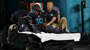 Tyreek Hill Suffers Knee Injury During Game Against Jets