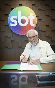 Carlos Alberto de Nóbrega renova contrato com o SBT