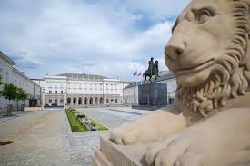 Są dwa dodatkowe dni wolne w Polsce w 2026. Premier potwierdził dodatkowe długie weekendy. Szef nie może powiedzieć "nie"